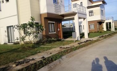 SINGLE ATTACHED 2- STOREY HOUSE and LOT 89 sqm. 3 to 5 bedrooms in MARILAO, BULACAN with PARKING, Only 18k monthly in 24 months save up to 250k PROMO 