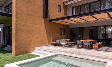CASA EN VENTA AVANDARO VALLE DE BRAVO