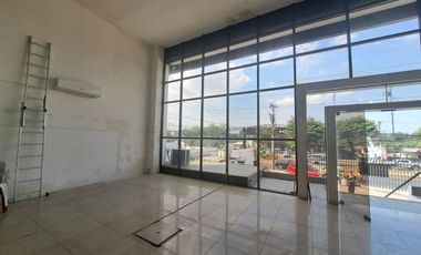 ALQUILER DE LOCAL COMERCIAL EN EL NORTE DE GUAYAQUIL  EN AVENIDA PRINCIPAL (ANDREINA)