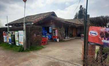 Casa con local comercial Sector Llallauquen 148.000.000 4D 2B 4E