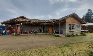 Casa con local comercial Sector Llallauquen 148.000.000 4D 2B 4E