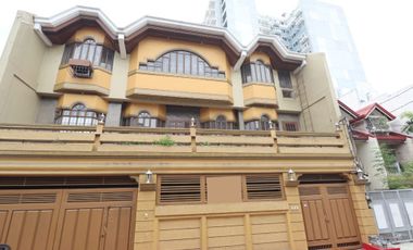 Newly renovate Spacious 3 Storey with 6 Bedrooms 6 Car Garage House and Lot For Sale in Kamias QC PH2555