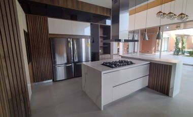 New, Modern One Level Home With Lake and Many Extras - Top Community Llanogrande