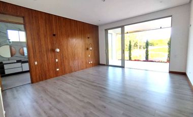New, Modern One Level Home With Lake and Many Extras - Top Community Llanogrande