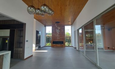 New, Modern One Level Home With Lake and Many Extras - Top Community Llanogrande