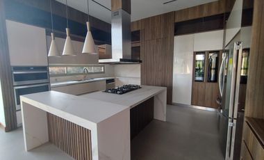 New, Modern One Level Home With Lake and Many Extras - Top Community Llanogrande