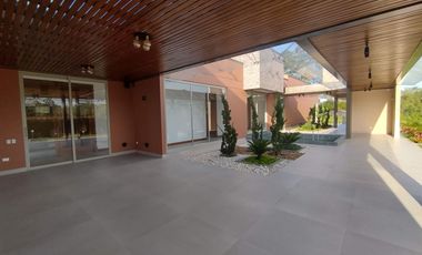 New, Modern One Level Home With Lake and Many Extras - Top Community Llanogrande