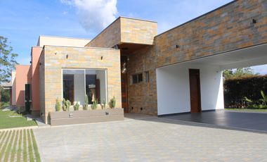 New, Modern One Level Home With Lake and Many Extras - Top Community Llanogrande