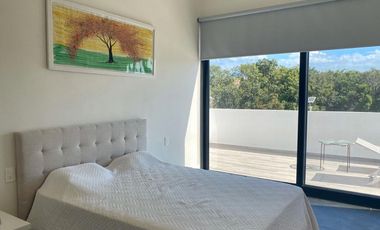 Moderna y exclusiva casa frente a la marina y con muelle propio