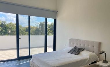 Moderna y exclusiva casa frente a la marina y con muelle propio