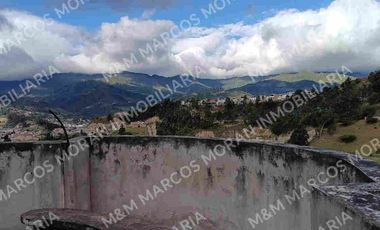 Venta de Casa de 3 Pisos Sector La Campiña, Turunuma, Loja