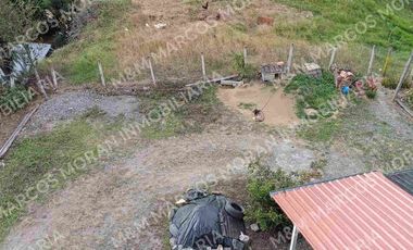 Venta de Casa de 3 Pisos Sector La Campiña, Turunuma, Loja