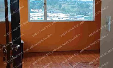 Venta de Casa de 3 Pisos Sector La Campiña, Turunuma, Loja