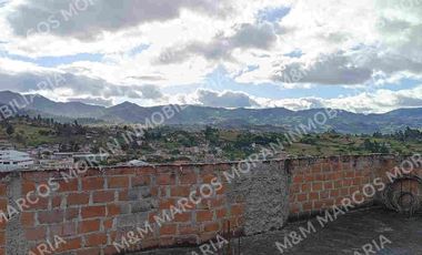 Venta de Casa de 3 Pisos Sector La Campiña, Turunuma, Loja
