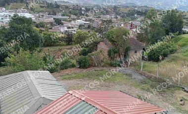 Venta de Casa de 3 Pisos Sector La Campiña, Turunuma, Loja