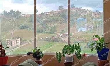 Venta de Casa de 3 Pisos Sector La Campiña, Turunuma, Loja