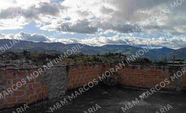 Venta de Casa de 3 Pisos Sector La Campiña, Turunuma, Loja