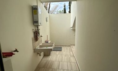 VENDO RESIDENCIA CON ALBERCA EN CUERNAVACA