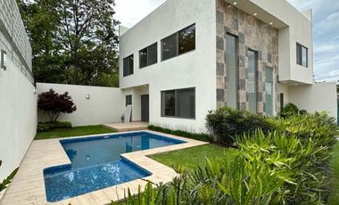 VENDO RESIDENCIA CON ALBERCA EN CUERNAVACA