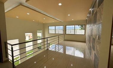VENDO RESIDENCIA CON ALBERCA EN CUERNAVACA