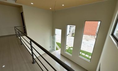 VENDO RESIDENCIA CON ALBERCA EN CUERNAVACA