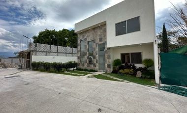 VENDO RESIDENCIA CON ALBERCA EN CUERNAVACA