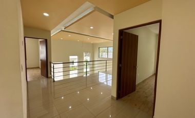 VENDO RESIDENCIA CON ALBERCA EN CUERNAVACA