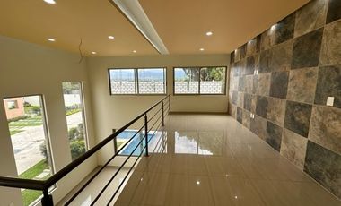 VENDO RESIDENCIA CON ALBERCA EN CUERNAVACA