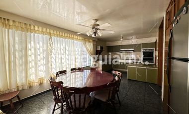 Residencial Victoria, Guadalajara ! Casa, muy grande! Ideal para oficinas, consultorios, o academia! Cuenta con el uso de suelo para estos giros.