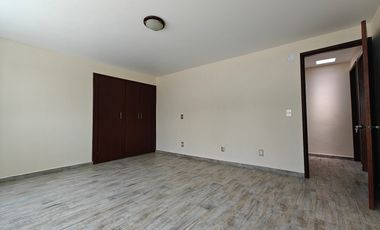 Casa en renta en toluca sobre Hidalgo con ubicación estratégica 5 recamaras.