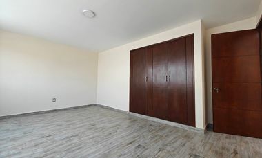 Casa en renta en toluca sobre Hidalgo con ubicación estratégica 5 recamaras.
