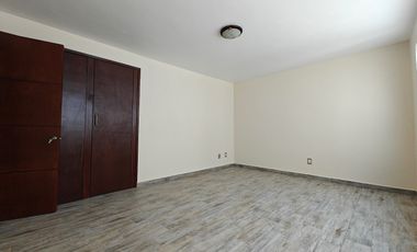 Casa en renta en toluca sobre Hidalgo con ubicación estratégica 5 recamaras.