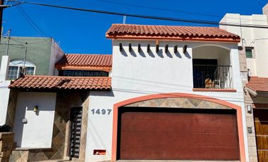 Se vende casa en Las Quintas con 4 recámaras, una en planta baja