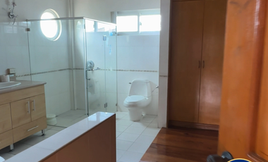 House and Lot in Brentville for sale