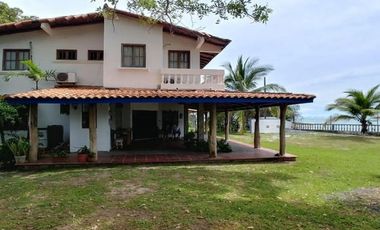 CASA FRENTE AL MAR PLAYA MALIBU GORGONA