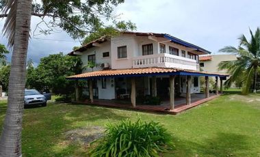 CASA FRENTE AL MAR PLAYA MALIBU GORGONA