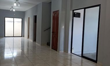Vendo casa con garaje ubicada al sur de Guayaquil