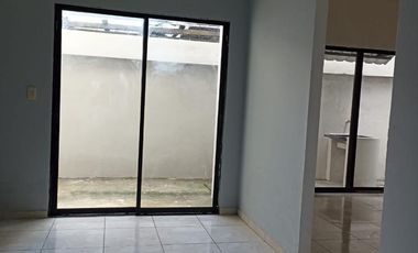 Vendo casa con garaje ubicada al sur de Guayaquil