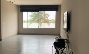 VENTA DE AMPLIA CASA EN SAMBORONDON