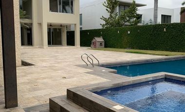 VENTA DE AMPLIA CASA EN SAMBORONDON