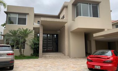 VENTA DE AMPLIA CASA EN SAMBORONDON