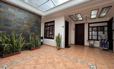 Casa rentera en venta en el centro de Loja