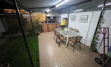 ¡Rebajada! Casa ampliada en Villa Pehuén, Maipú.