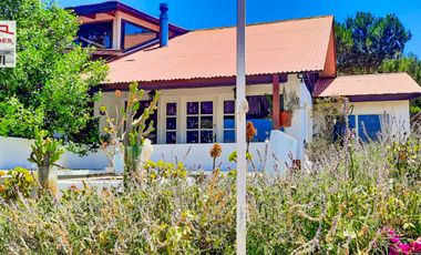 León Propiedades vende o arrienda Hermosa casa en sector Cuesta Zapata, Curacavi
