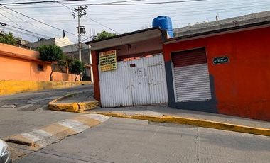 Terreno con Uso de suelo COMERCIAL en esquina, con Oficina y Local o Accesoria