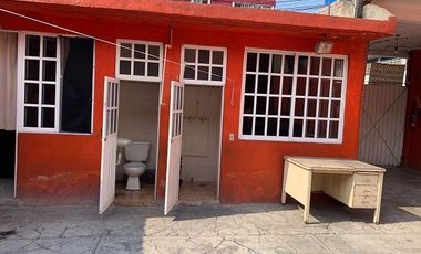 Terreno con Uso de suelo COMERCIAL en esquina, con Oficina y Local o Accesoria