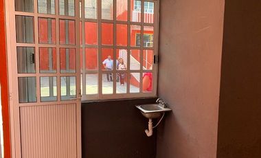 Terreno con Uso de suelo COMERCIAL en esquina, con Oficina y Local o Accesoria