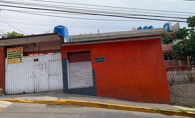 Terreno con Uso de suelo COMERCIAL en esquina, con Oficina y Local o Accesoria