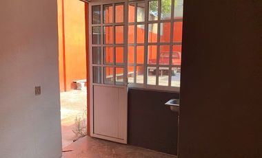 Terreno con Uso de suelo COMERCIAL en esquina, con Oficina y Local o Accesoria