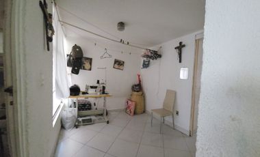 Depto iluminado en P. Baja. Cerca de la línea dorada y Constitución de 1917